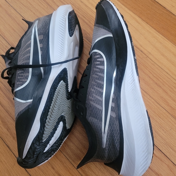 Women Nike shoes. Size 7.5 Black and Gray - Picture 4 of 5
